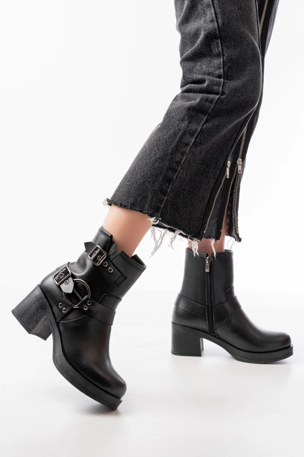 5109-3028 Siyah Toka Aksesuarlı Fermuarlı Topuklu Günlük Kadın Bot