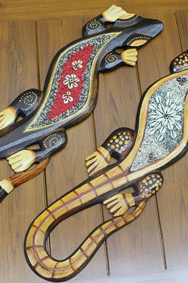 Ahşap Duvara Asmali Kertenkele Figürü