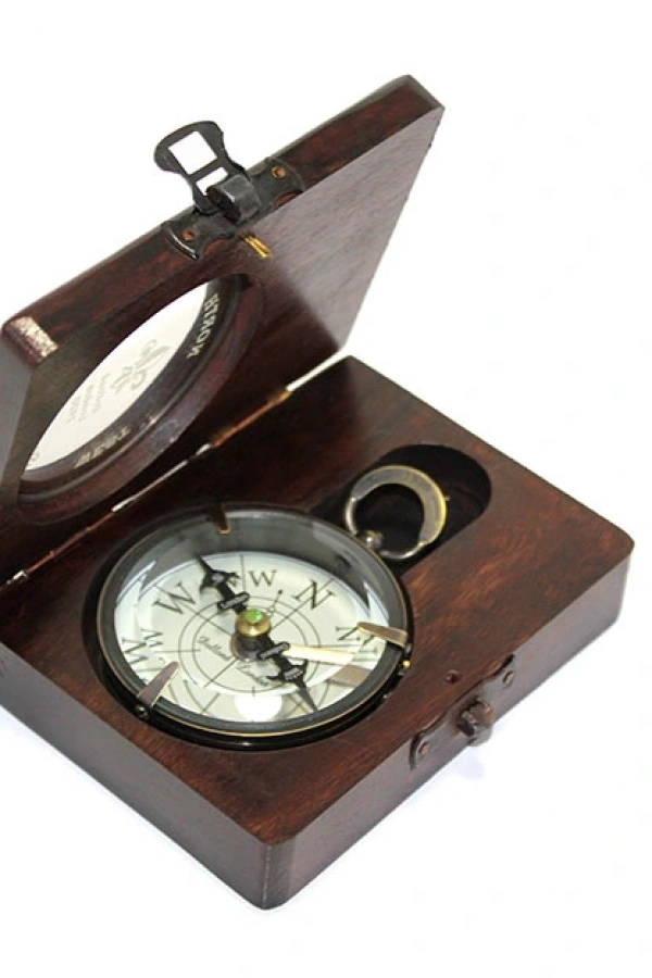 Ahşap Kutulu Üzeri Desenli Pirinç Pusula