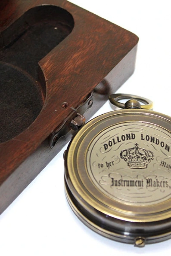 Ahşap Kutulu Üzeri Desenli Pirinç Pusula