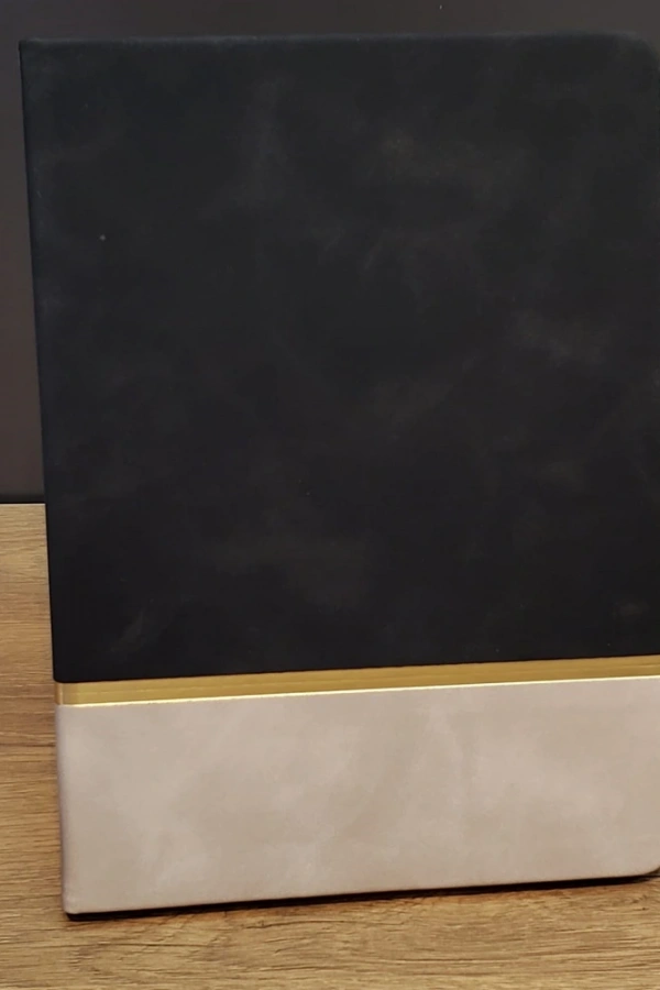 Altın Şeritli Siyah Deri Not Defteri