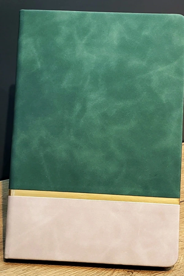 Altın Şeritli Yeşil Deri Not Defteri