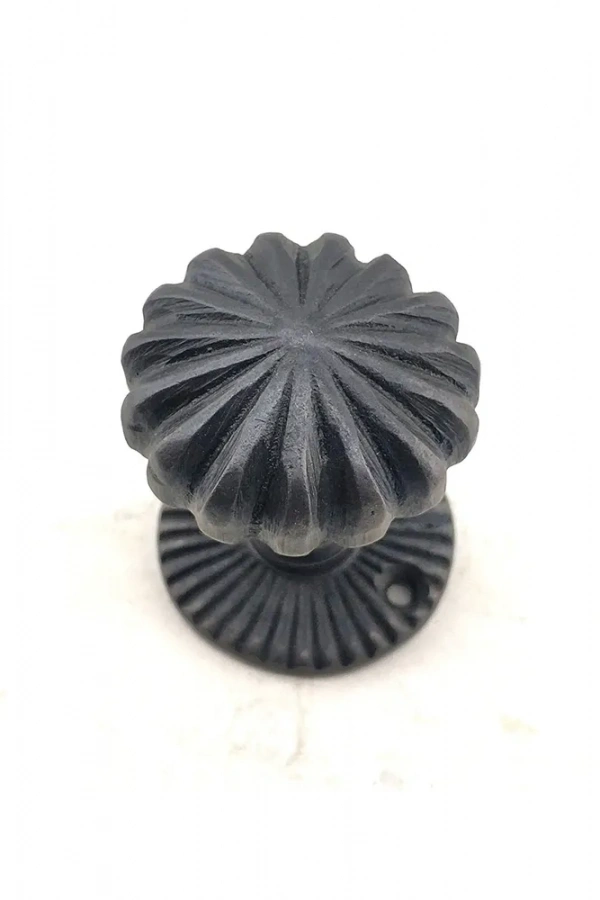 Antika Tarz Dekoratif Pirinç Açarlı Kapı Babası - 50mm, Oksit