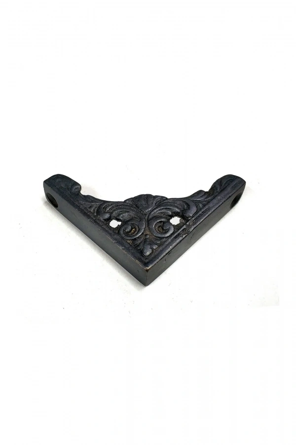 Antika Tarz Dekoratif Pirinç Köşe Süsü - 58x58 mm, Oksit