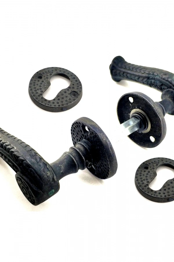 Antika Tarz Dekoratif Pirinç Rozetli Yale Oda Kapı Kolu - 49 mm, Oksit