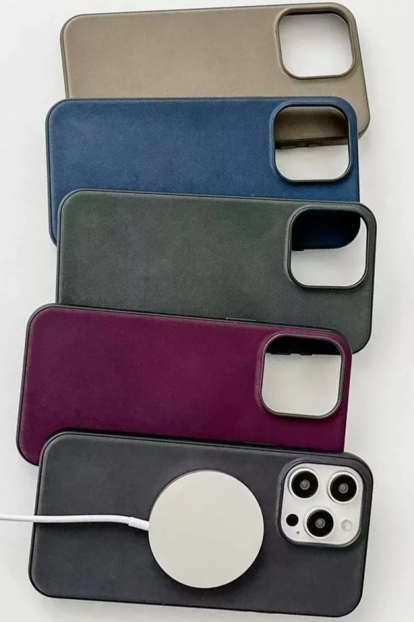 Apple iPhone 15 Pro Max Kılıf Karen Magsafe Kapak - Siyah
