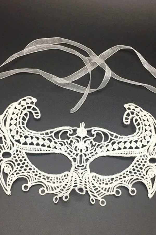 Beyaz Renk Dantel Kesim Balo Maskesi