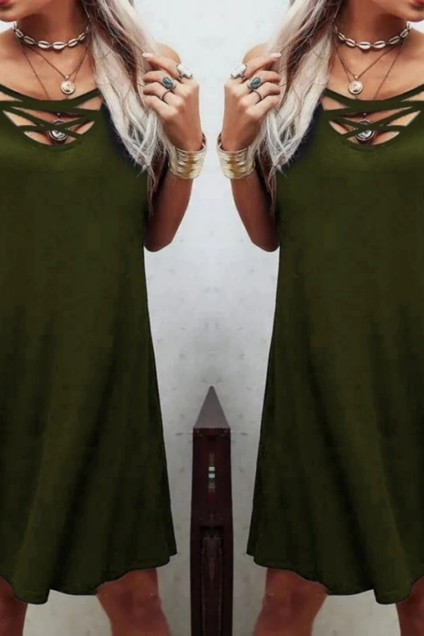 Dekolteli Bağcık Detay Viskon Kumaş Elbise