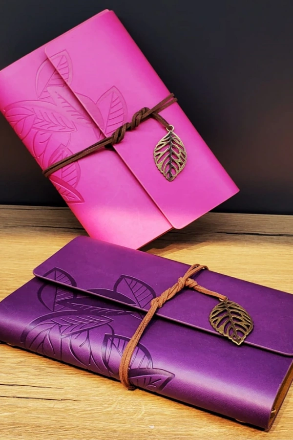 Deri Yaprak Desenli Çizgisiz Defter