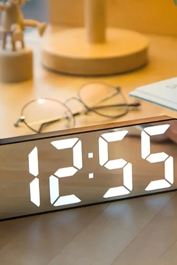 Dijital Sese Duyarlı Alarmlı Masa Saati