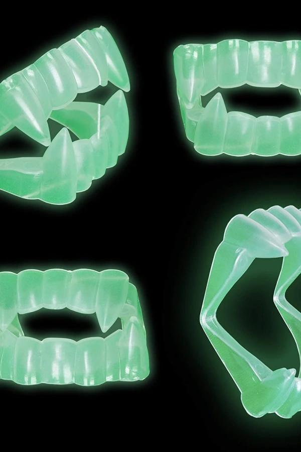 Fosforlu Çift Damak Takma Vampir Dişi