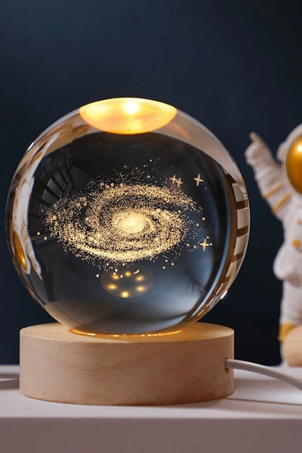 Galaksi Tasarımlı Işıklı Cam Küre
