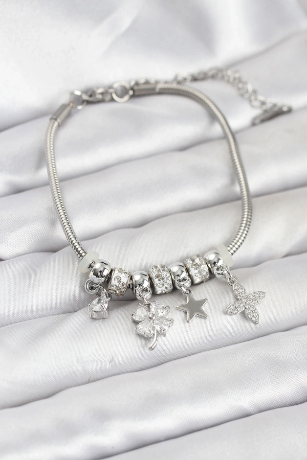 Gümüş Renk Pirinç Yonca Charmlı Kadın Bileklik