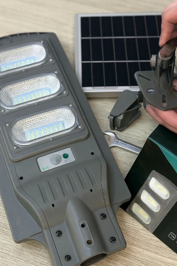 Güneş Enerjili Sokak Lambası 120 W