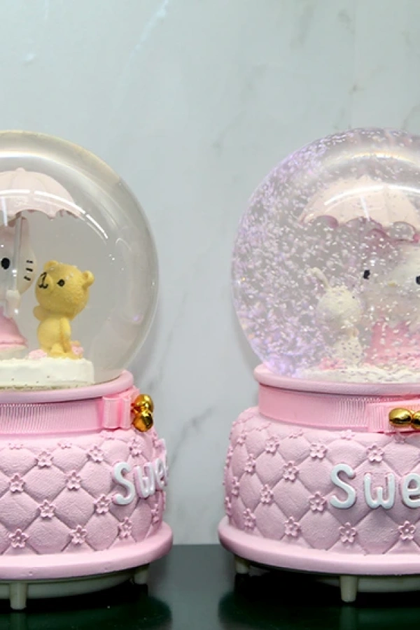 Hello Kitty İçi Dönmeli Püskürtmeli Işıklı Müzikli Kar Küresi Büyük Boy Model 1