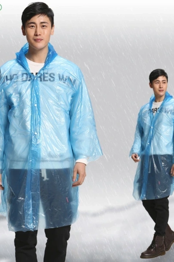 İnce Şeffaf Yağmurluk