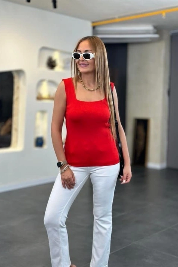 Kadın Kare Yaka Kalın Askılı Beyaz Triko Bluz