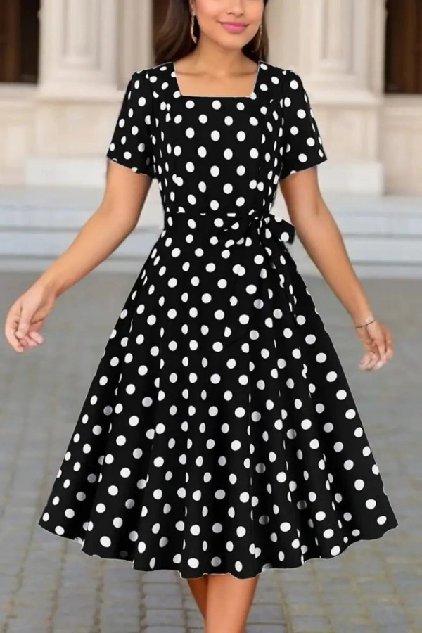 Kadın Kısa Kollu Geometrik Yaka Puantiyeli Kiloş Midi Süprem Elbise