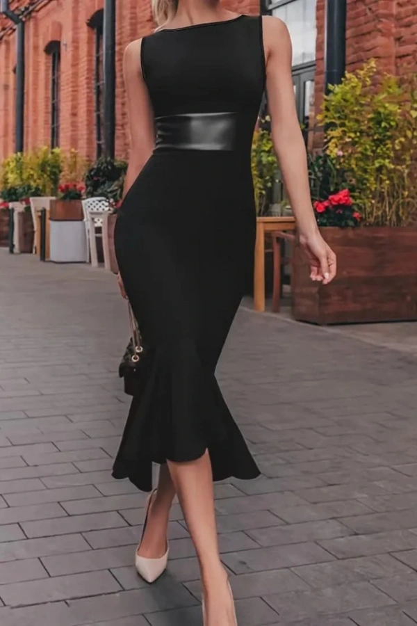 Kadın Kolsuz Kayık Yaka Beli Deri Detaylı Krep Elbise