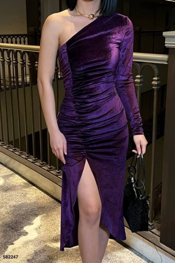 Kadın Uzun Kollu Omuz Dekolteli Büzgü Ve Asimetrik Yırtmaç Detay Elbise