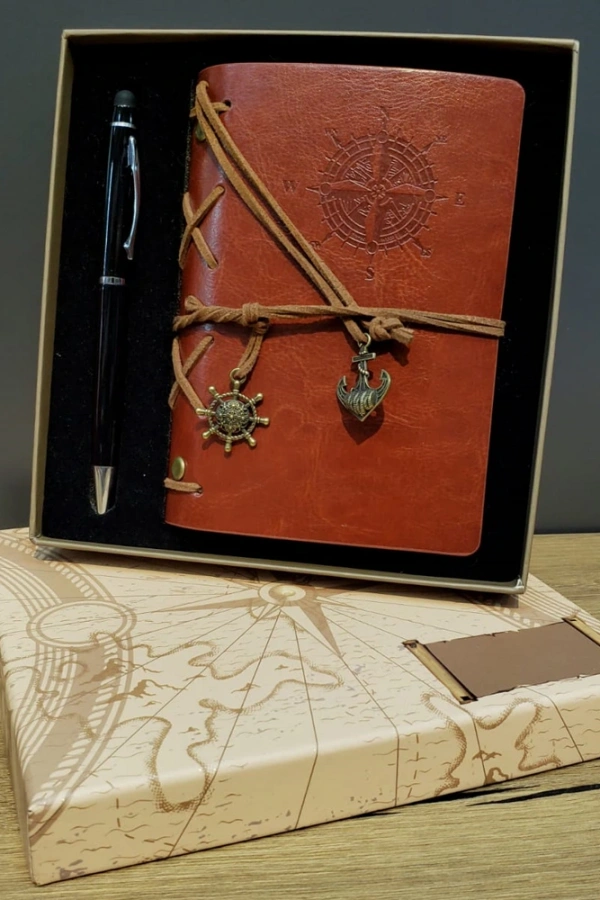 Kahverengi Pusula Tasarım Deri Defter Ve Siyah Kalem Seti