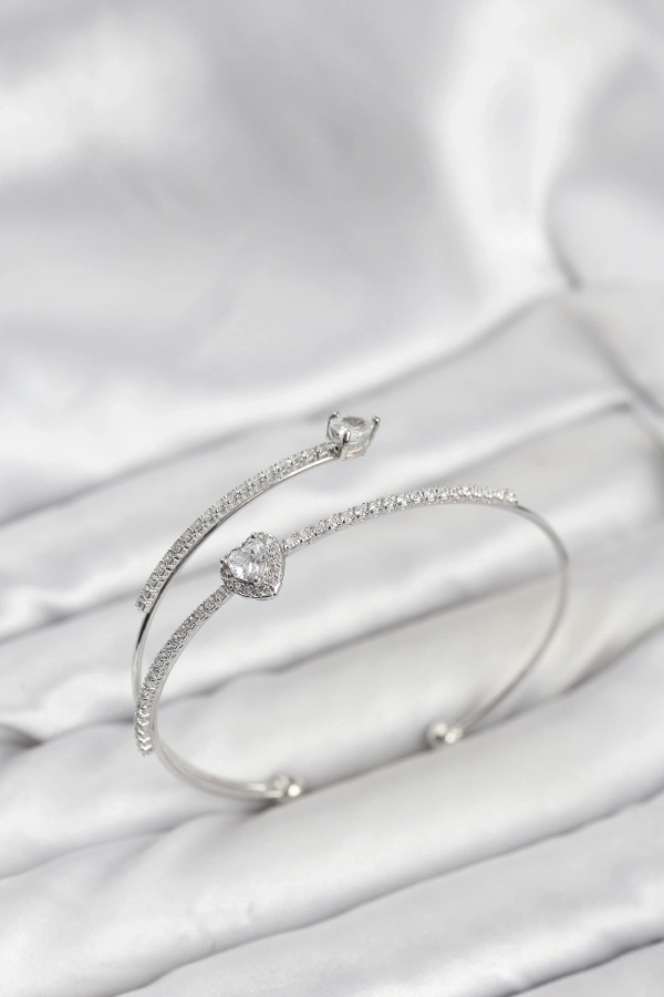 Kalp Model Pirinç Gümüş Renk Kadın Bileklik