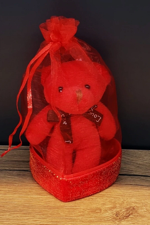 Kırmızı Hediyelik Kese İçinde Ayıcık