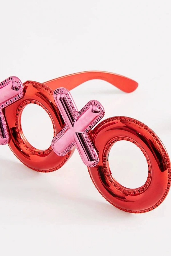 Kırmızı Renk Xoxo Yazılı Parti Gözlüğü