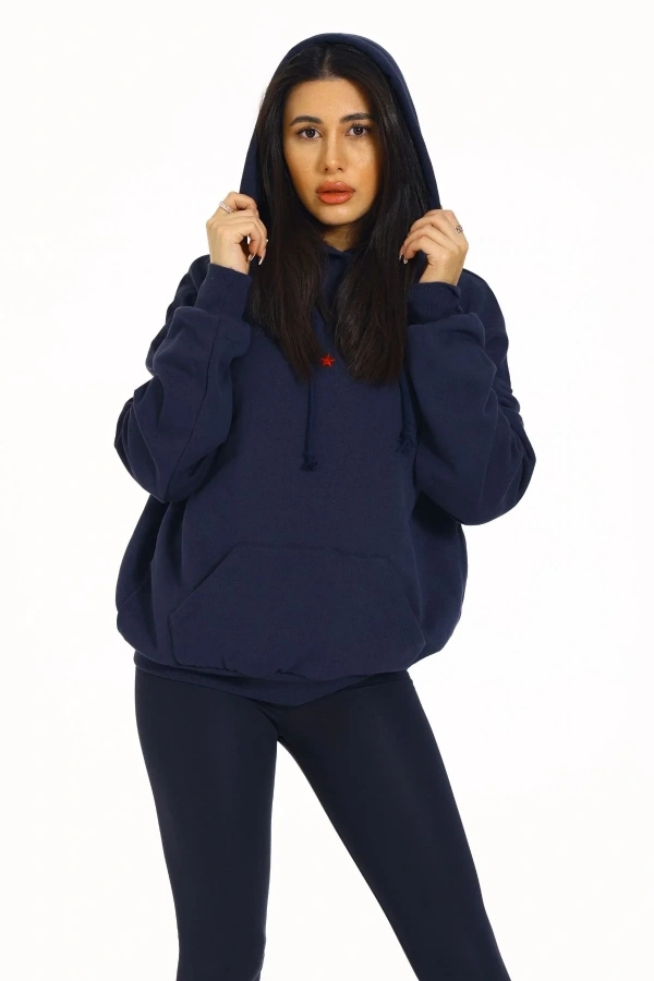 Kore Model Yıldız Baskılı Kanguru Cepli Kadın Sweat Lacivert