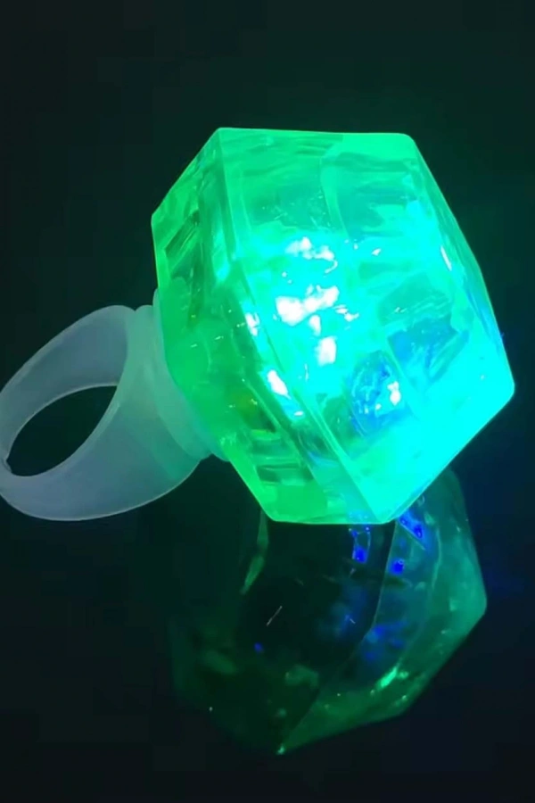 Kristal Tasarımlı Led Işıklı Yeşil Yüzük