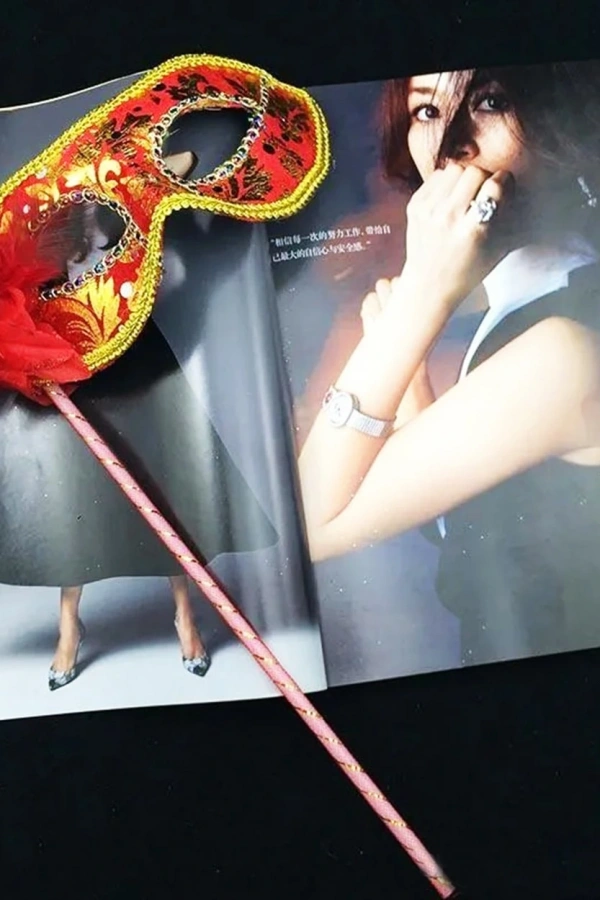 Lüks Taşlı Saplı Balo Maskesi Kırmızı Renk