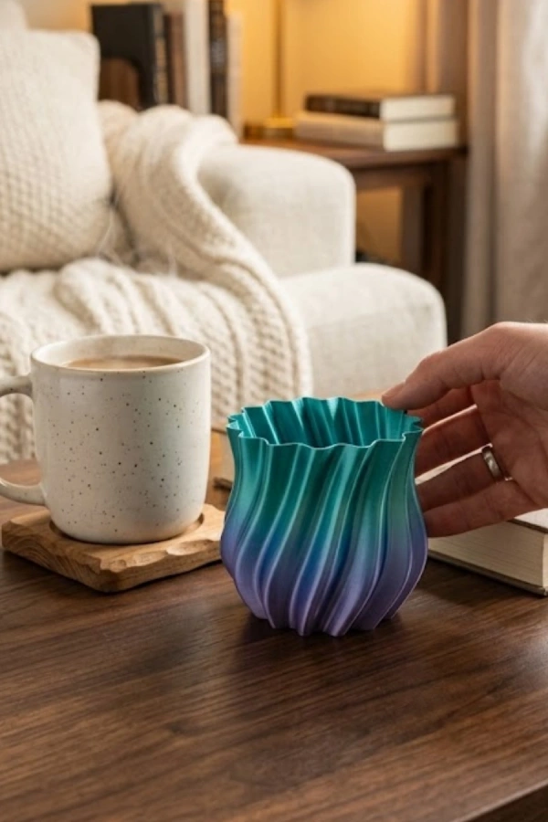 Mavi Degrade Kıvrımlı 3D Vazo Minimal Modern Ev Dekoru