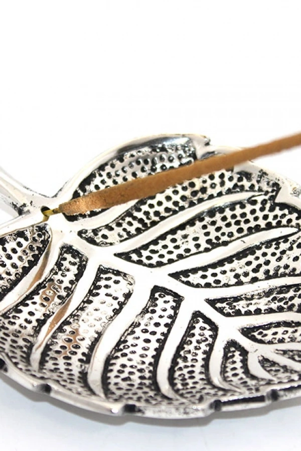 Metal Yaprak Tasarımlı Tütsülük Model 2