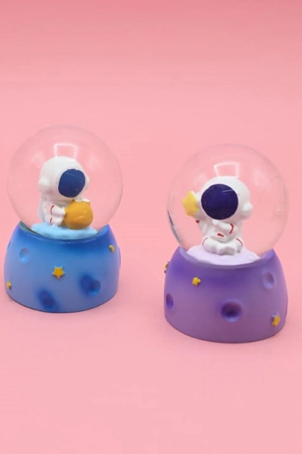 Mini Boy Sevimli Astronot Tasarımlı Işıklı Kar Küresi