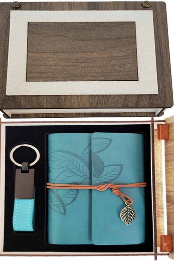 Özel Ahşap Kutulu Mavi Deri Defter ve Anahtarlık Seti