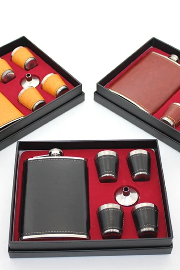 Paslanmaz Çelik 4 Shot Bardaklı Derili Matara Seti Model 1