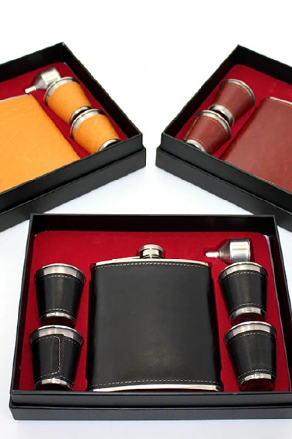 Paslanmaz Çelik 4 Shot Bardaklı Derili Matara Seti Model 2