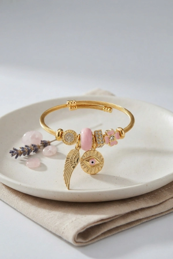 Pembe Göz Model Gold Renk Charmlı Bileklik