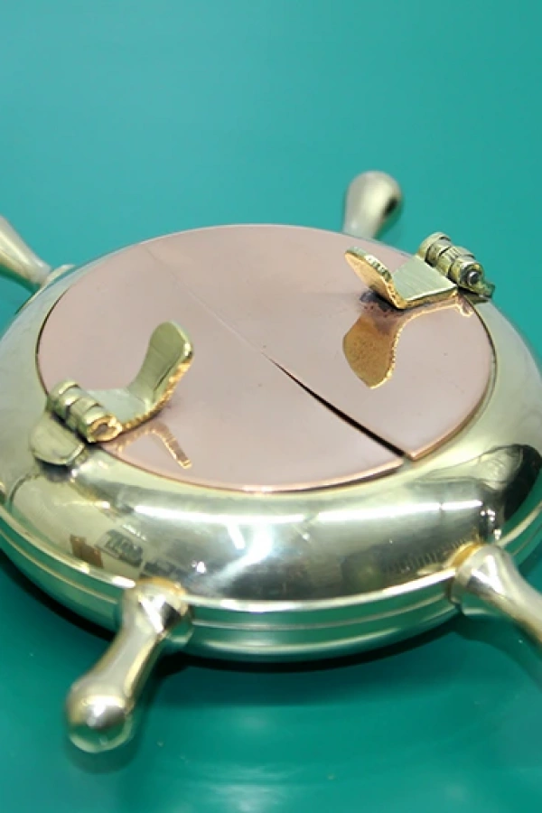 Pirinç Dümenli Kapaklı Küllük