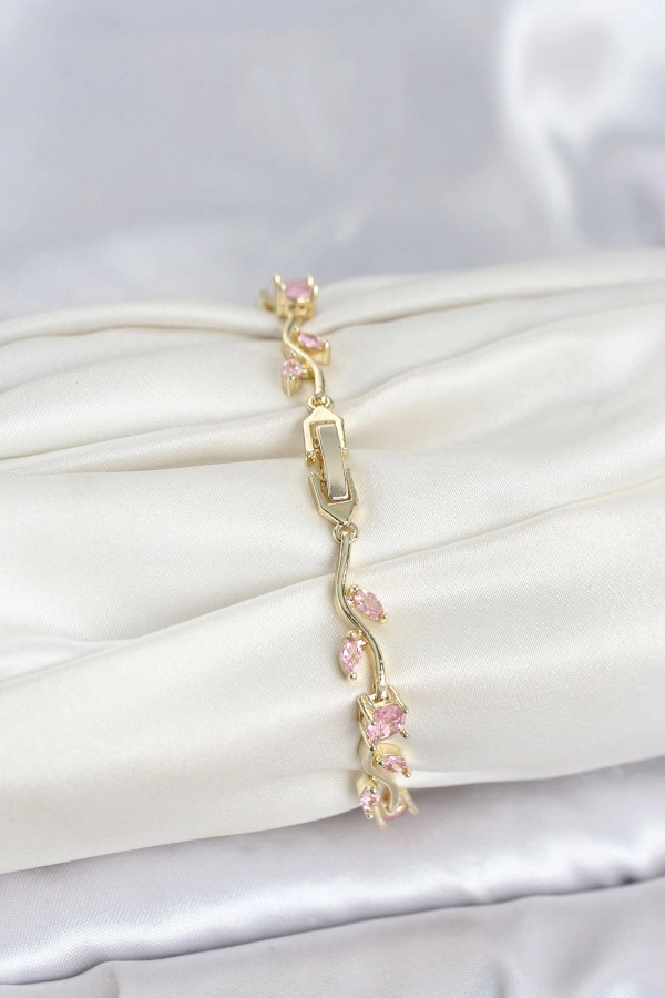 Pirinç Gold Renk Pembe Zirkon Taşlı Çiçek Model Kadın Bileklik