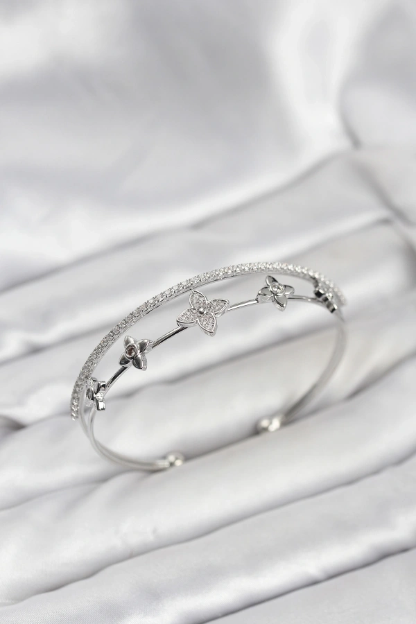 Pirinç Gümüş Renk Çiçek Model Kadın Bileklik