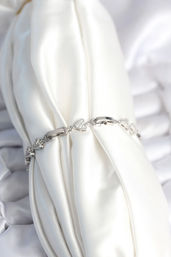 Pirinç Gümüş Renk Kalp Model Kadın Bileklik