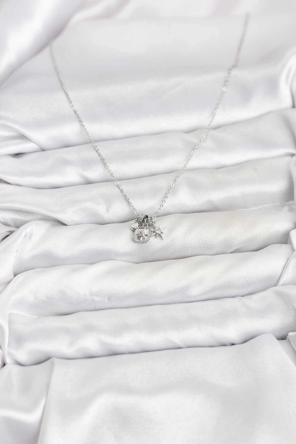 Pirinç Gümüş Renk Minimal Charmlı Kadın Kolye