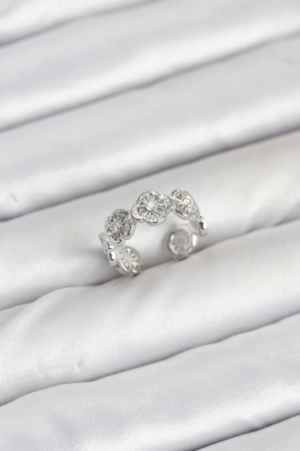 Pirinç Gümüş Renk Yonca Model Kadın Yüzük