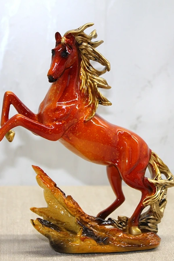 Polyester Gold Detaylı Şahlanmış At Figürü