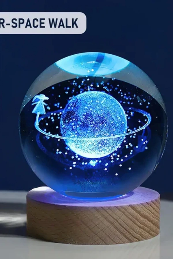 Satürnlü Kız Tasarımlı Işıklı Cam Küre