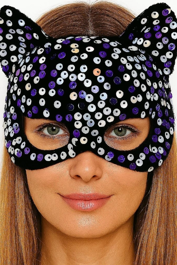 Siyah Kadife Kumaş Üzerine Mor Beyaz Payetli Pullu Parti Maskesi 16x14 cm