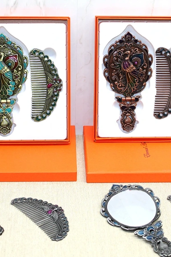 Tavuskuşu Katlanabilir Ayna Ve Tarak Seti Orta Boy