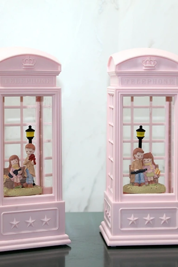 Telefon Kulübeli Kış Masalı Işıklı Müzikli Kar Küresi