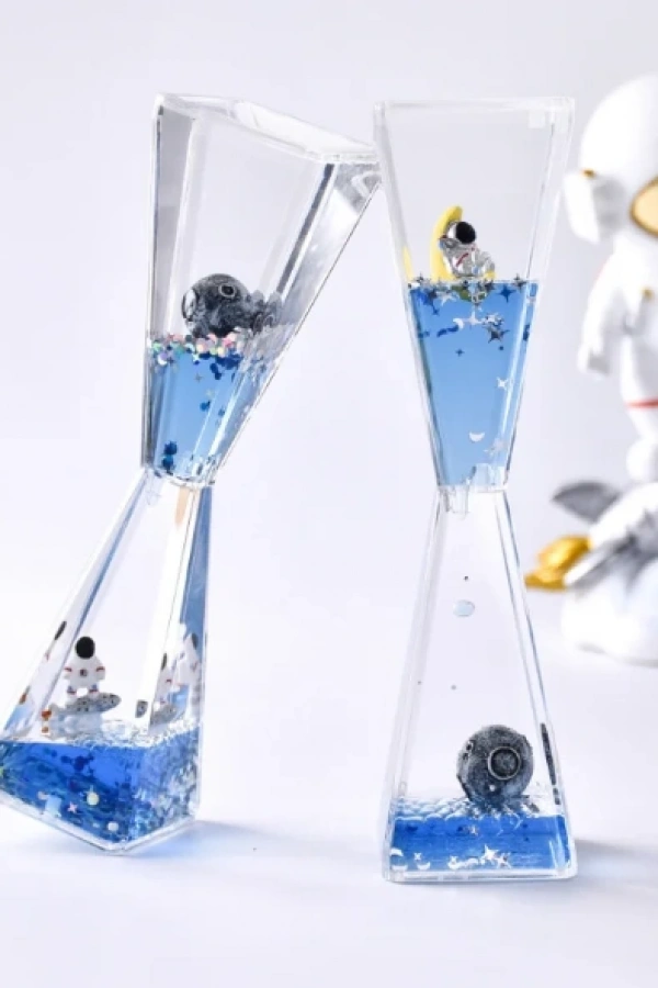 Uzay Temalı Dökülen Yağ Kum Saati